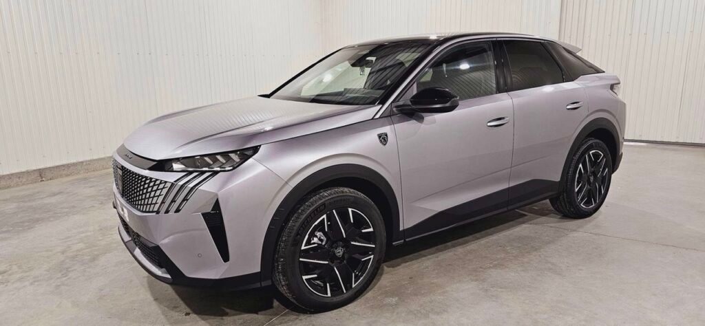 Nouveau Peugeot 30088 hybrid GT