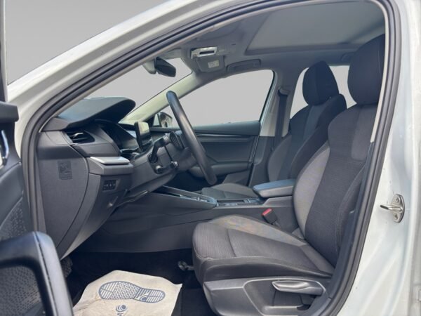 Skoda Octavia Combi 2.0 TDI 150 CV DSG Business – Image 9