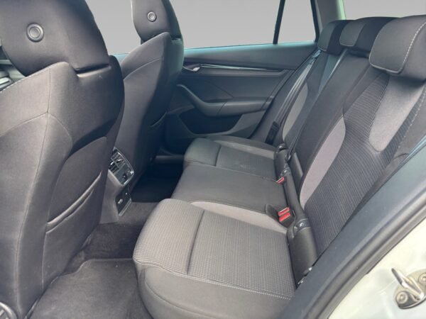 Skoda Octavia Combi 2.0 TDI 150 CV DSG Business – Image 13
