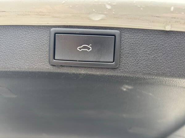 Skoda Octavia Combi 2.0 TDI 150 CV DSG Business – Image 17