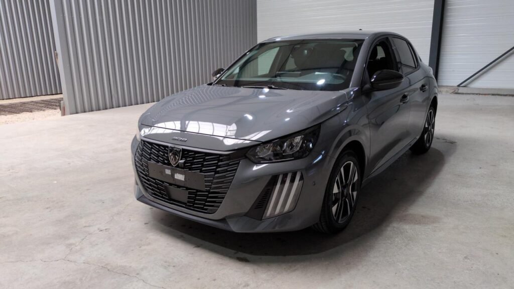 Peugeot 208 hybrid 110cv gris artense