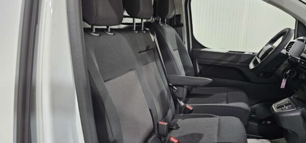 Peugeot New Expert Fourgon M 2.0 BlueHDI 145 cv EAT8 M – Image 9