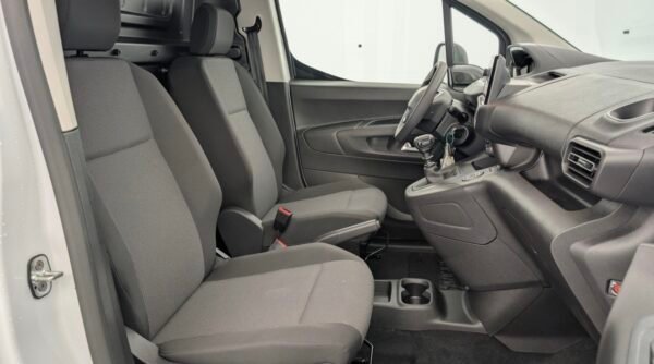 Peugeot Partner New 2025 - BlueHDI 100 cv – Image 9
