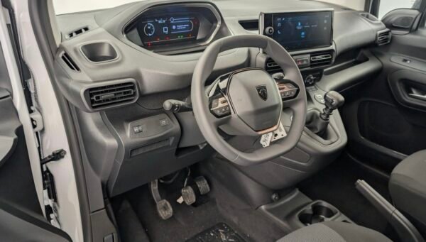 Peugeot Partner New 2025 - BlueHDI 100 cv – Image 12