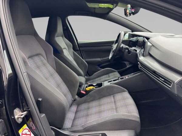 Volkswagen Golf VIII GTE 1.4 Hybrid Rechargeable 145 cv DSG6 – Image 15