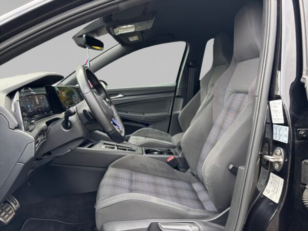 Volkswagen Golf VIII GTE 1.4 Hybrid Rechargeable 145 cv DSG6 – Image 9